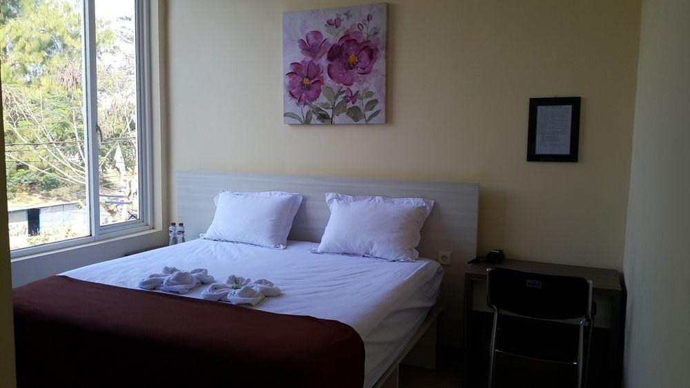 Ambulu Hotel Lojejer Екстериор снимка