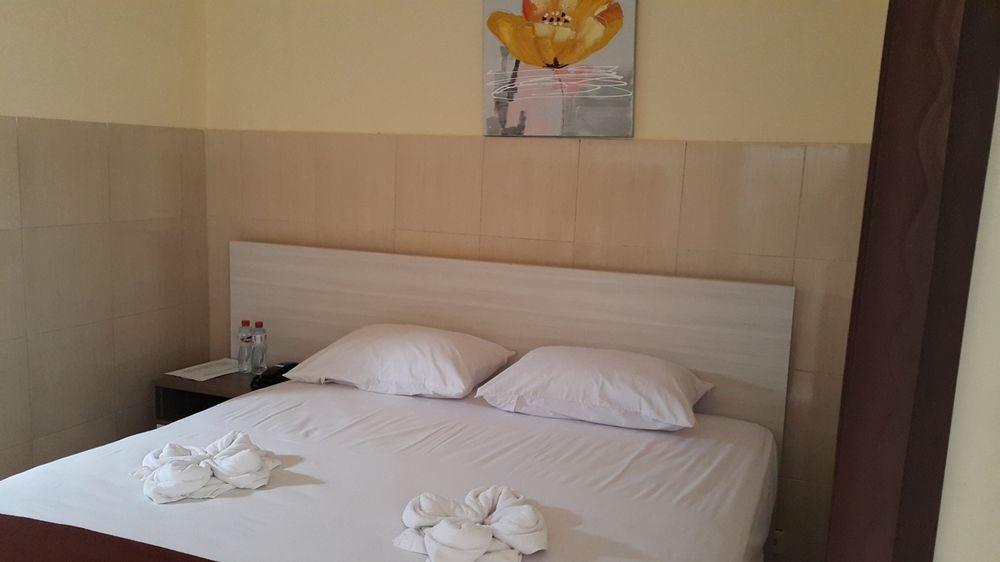 Ambulu Hotel Lojejer Екстериор снимка