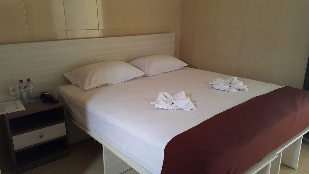 Ambulu Hotel Lojejer Екстериор снимка